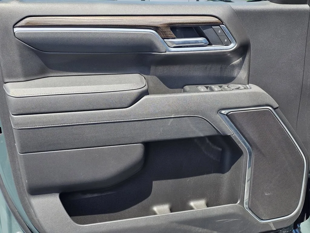Used 2025 Cypress Gray Chevrolet LT image 14