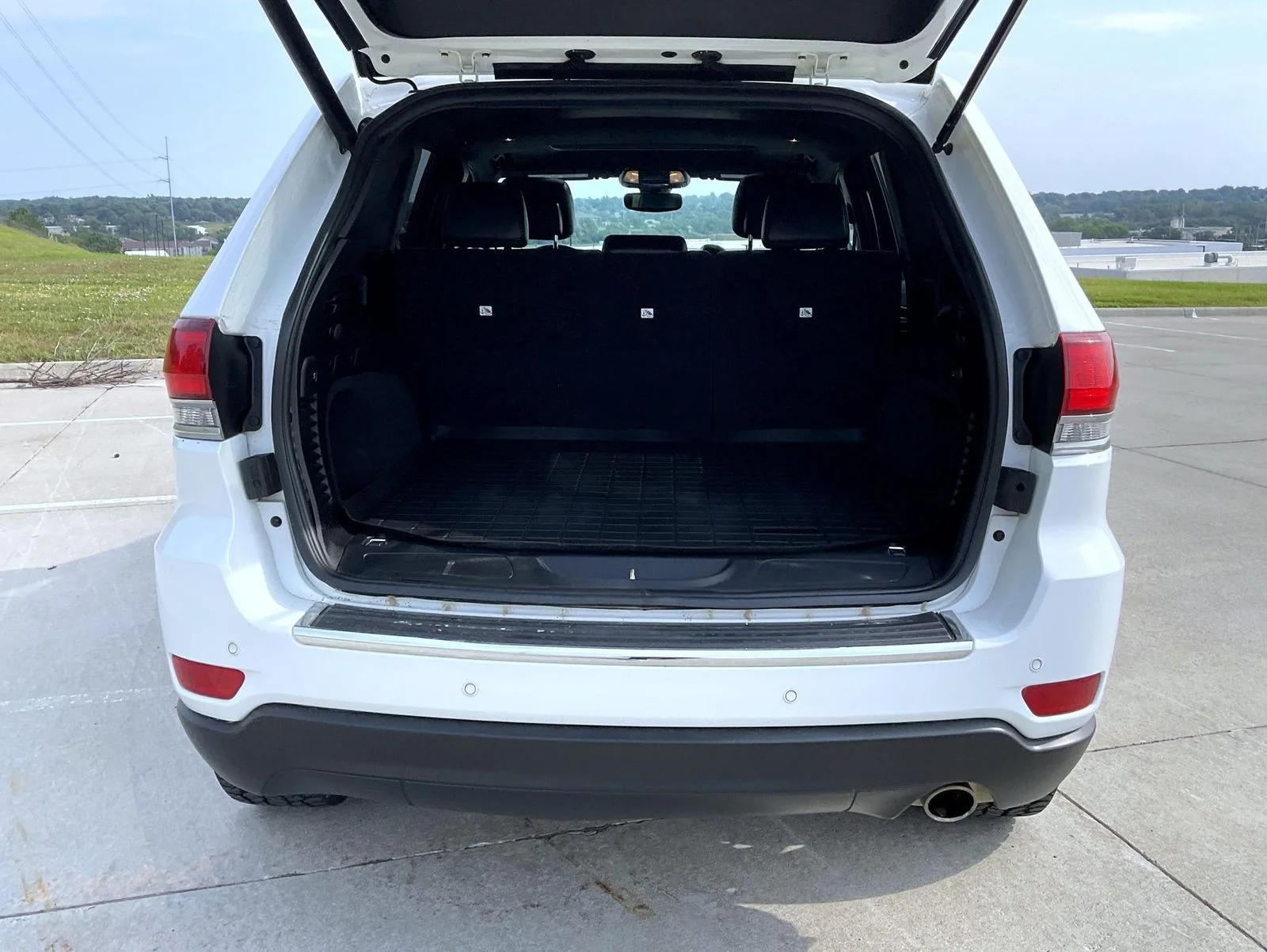 Used 2020 White Jeep Limited image 9