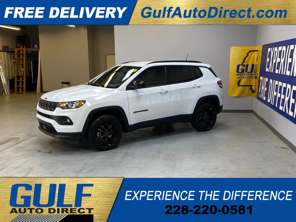Used 2026 White Jeep Latitude image 5
