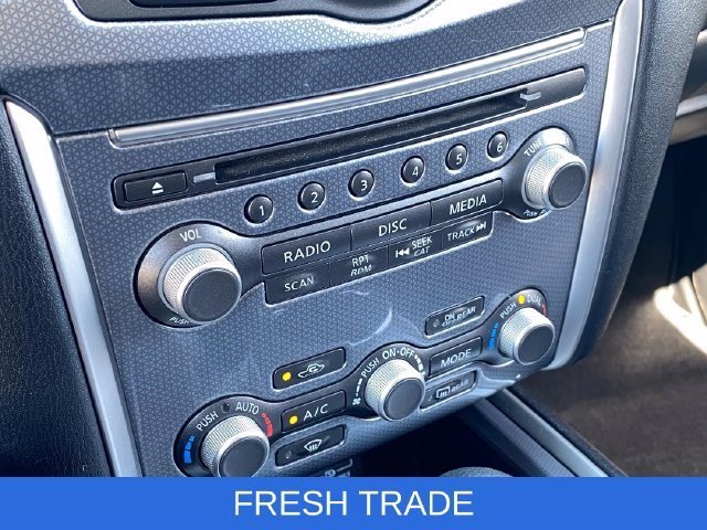 Used 2018 Caspian Blue Nissan SL image 29