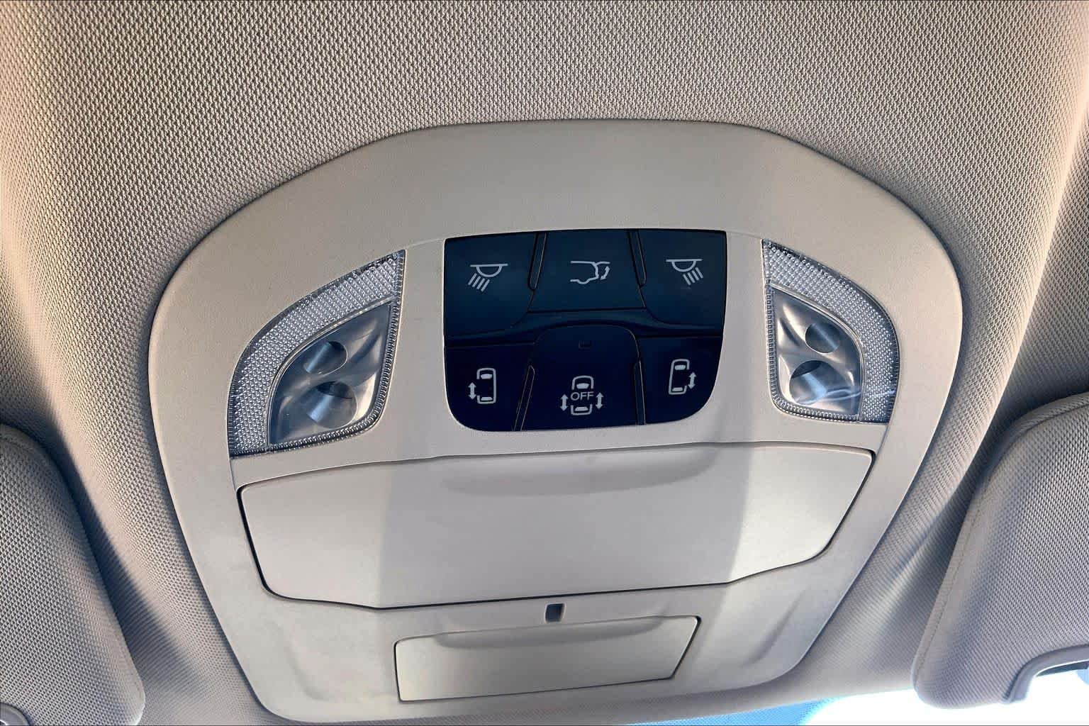 Used 2023 Bright White Clearcoat Chrysler Touring L image 34