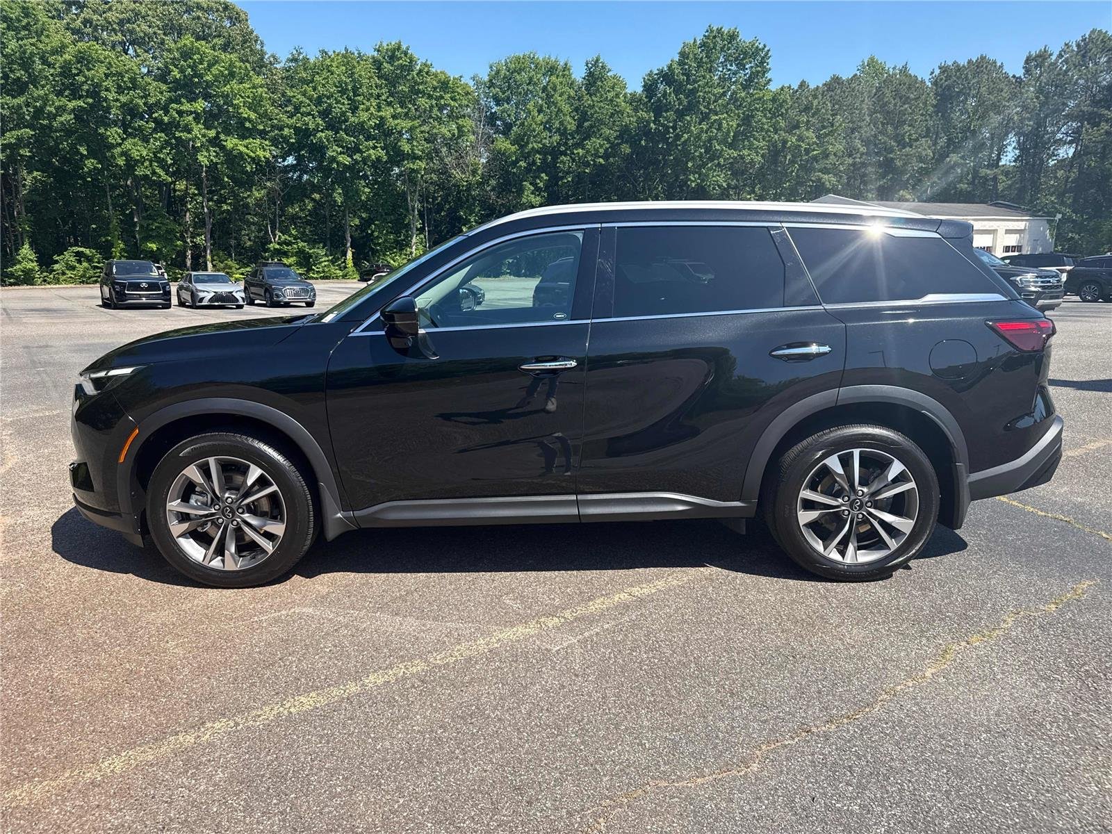 Used 2025 Mineral Black INFINITI LUXE image 9
