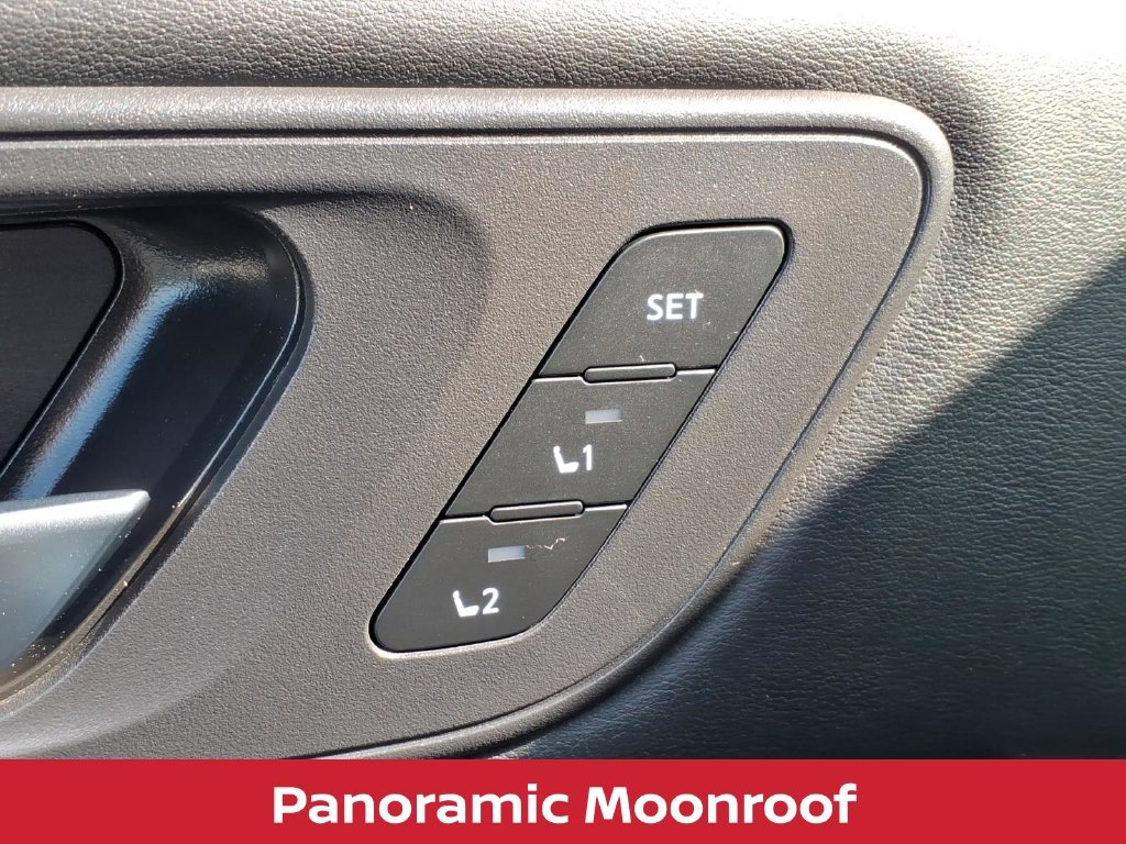 Used 2023 Pearl White Nissan SL premium w/heated leather seats & pano roof image 14