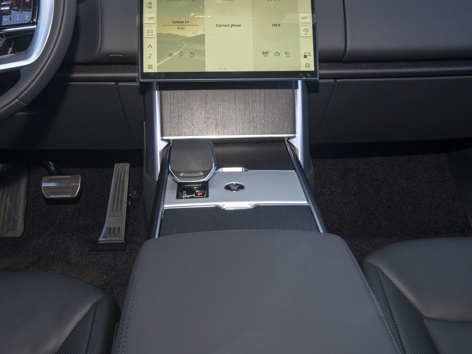 New 2026 Carpathian Grey Land Rover SE image 26