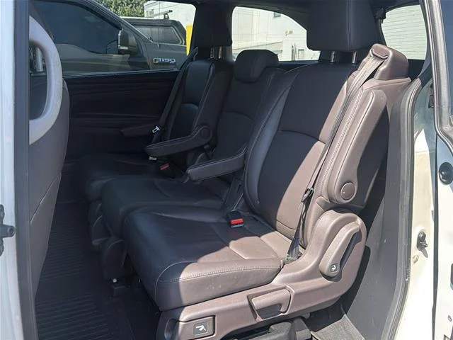 Used 2019 White Diamond Pearl Honda  image 7