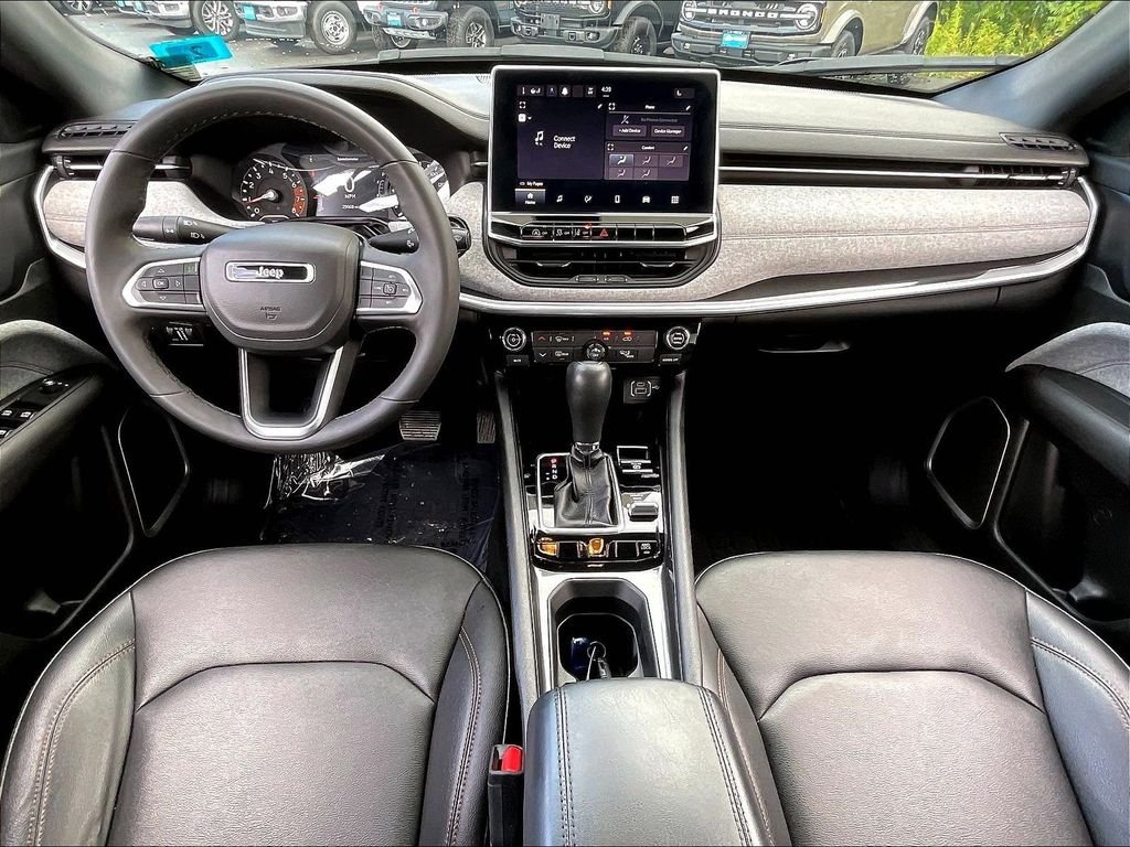 Used 2024 Gray Jeep Latitude Lux image 20