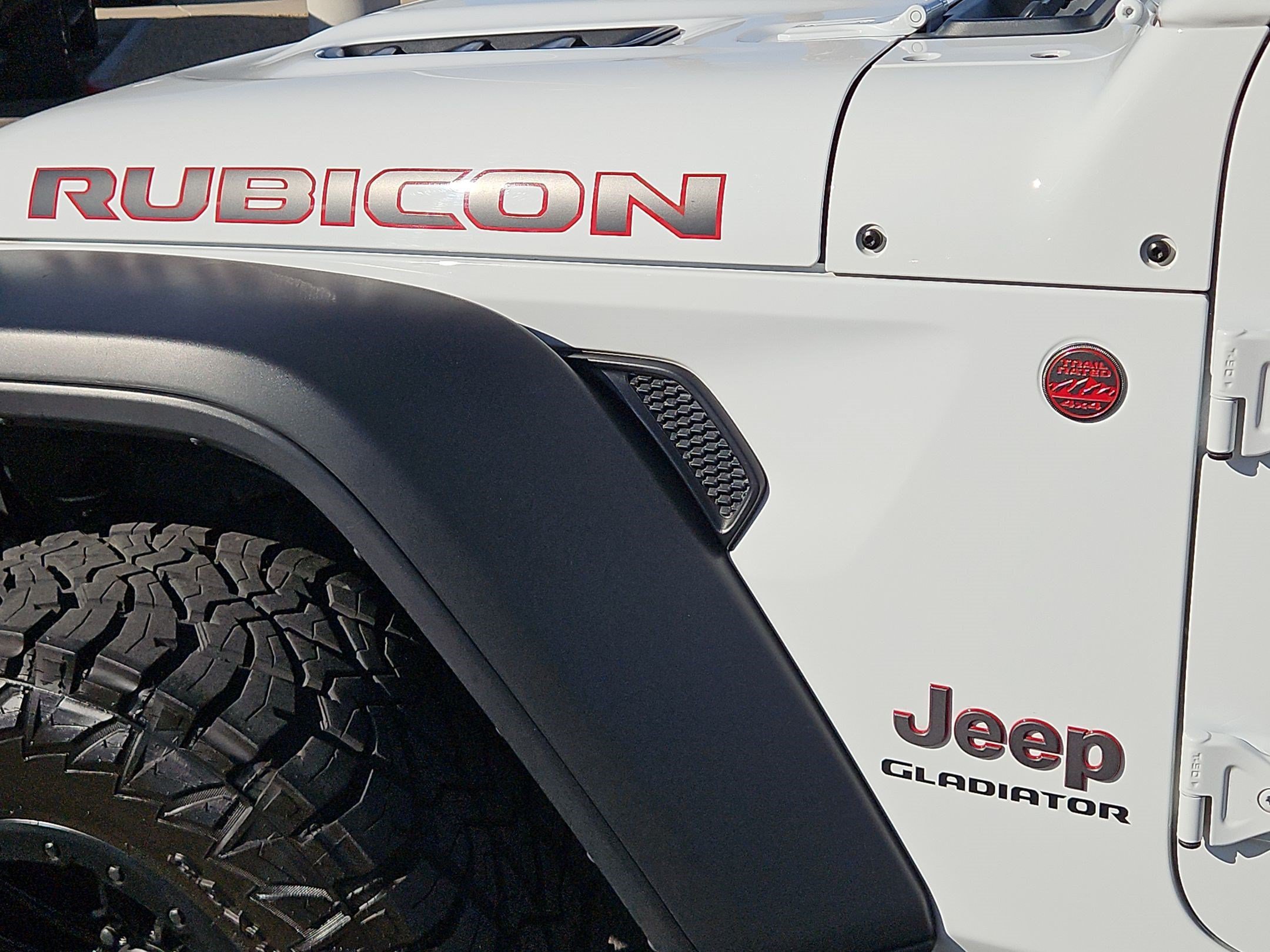Used 2022 Bright White Clearcoat Jeep Rubicon image 25