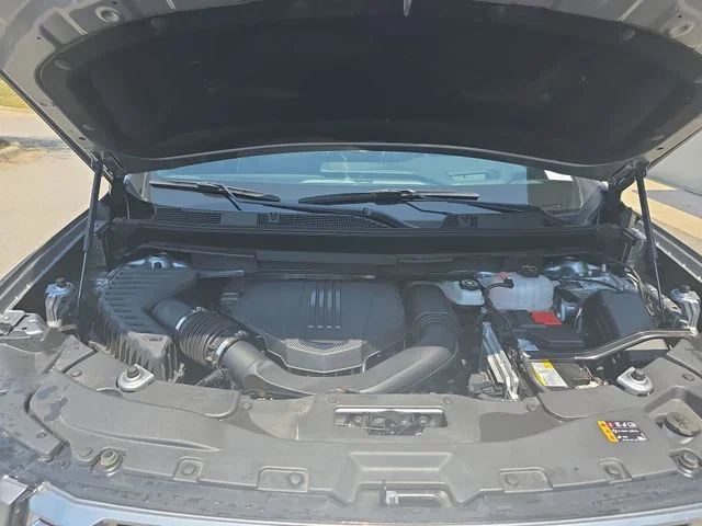Used 2025 Silver GMC Denali image 32