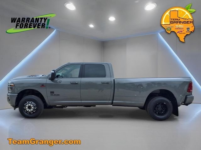 New 2026 Ceramic Gray Clear-Coat Exterior Paint RAM Laramie image 6