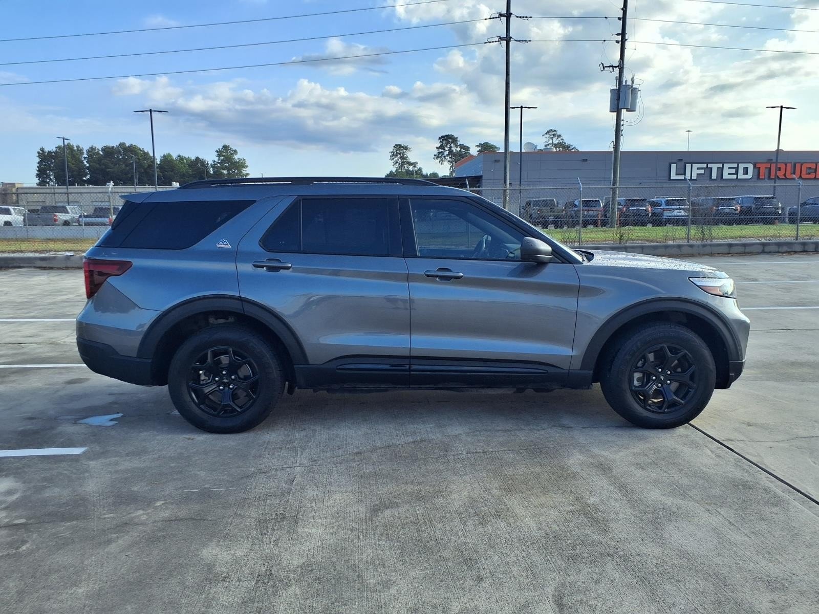 2022 Ford Explorer photo 10 of 27