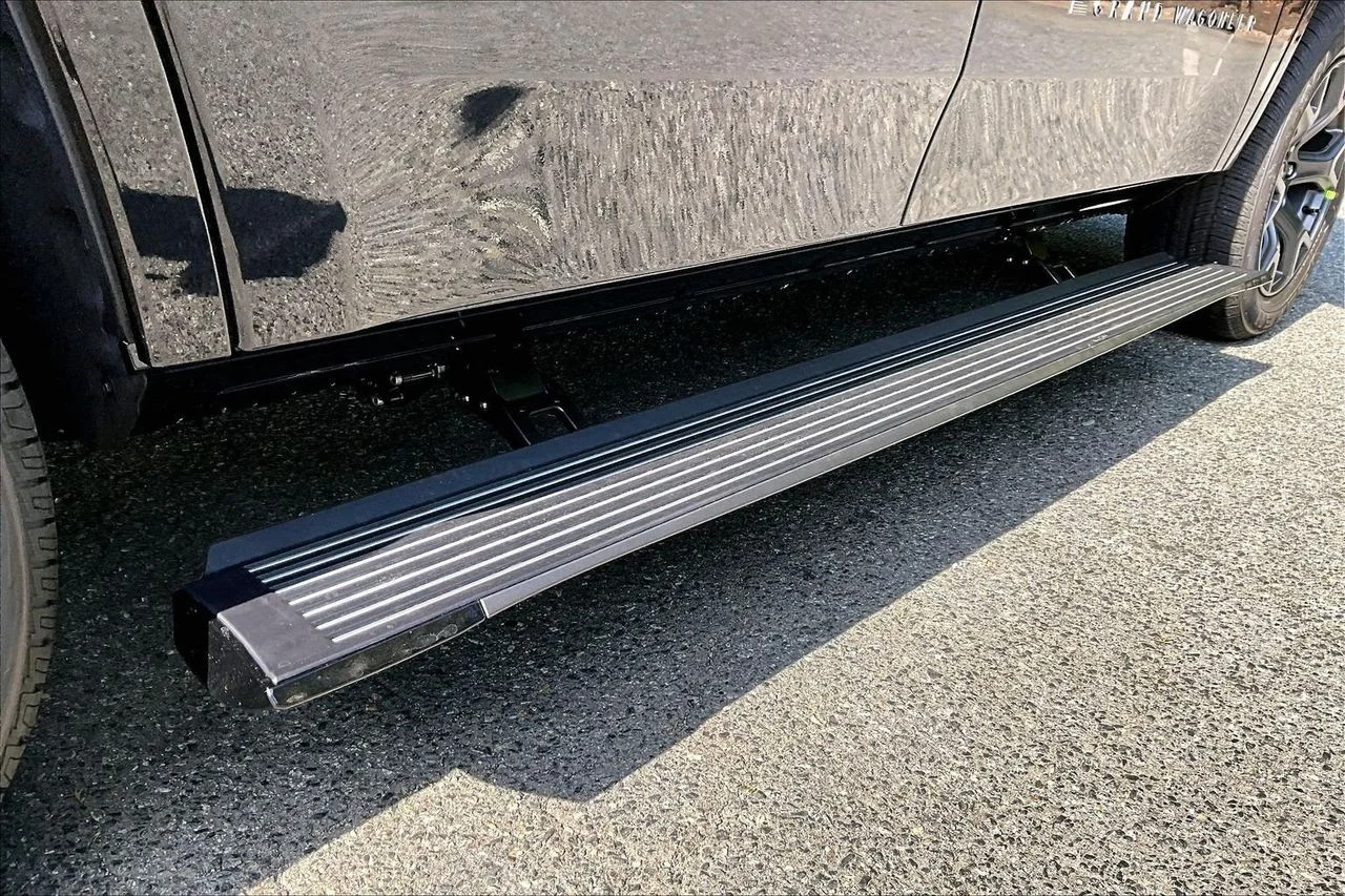 New 2026 High Gloss Black Jeep Limited Altitude image 9