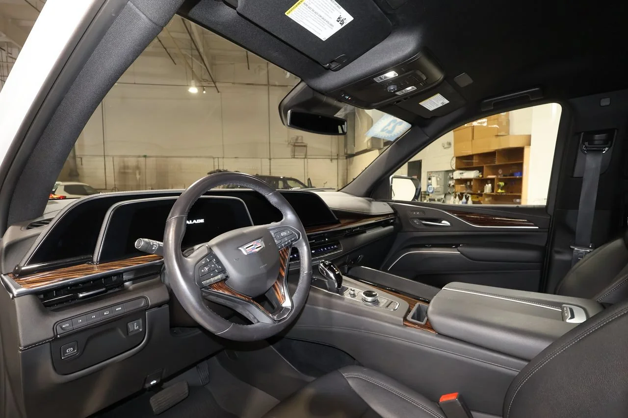 Used 2023 Crystal White Tricoat Cadillac Luxury image 8