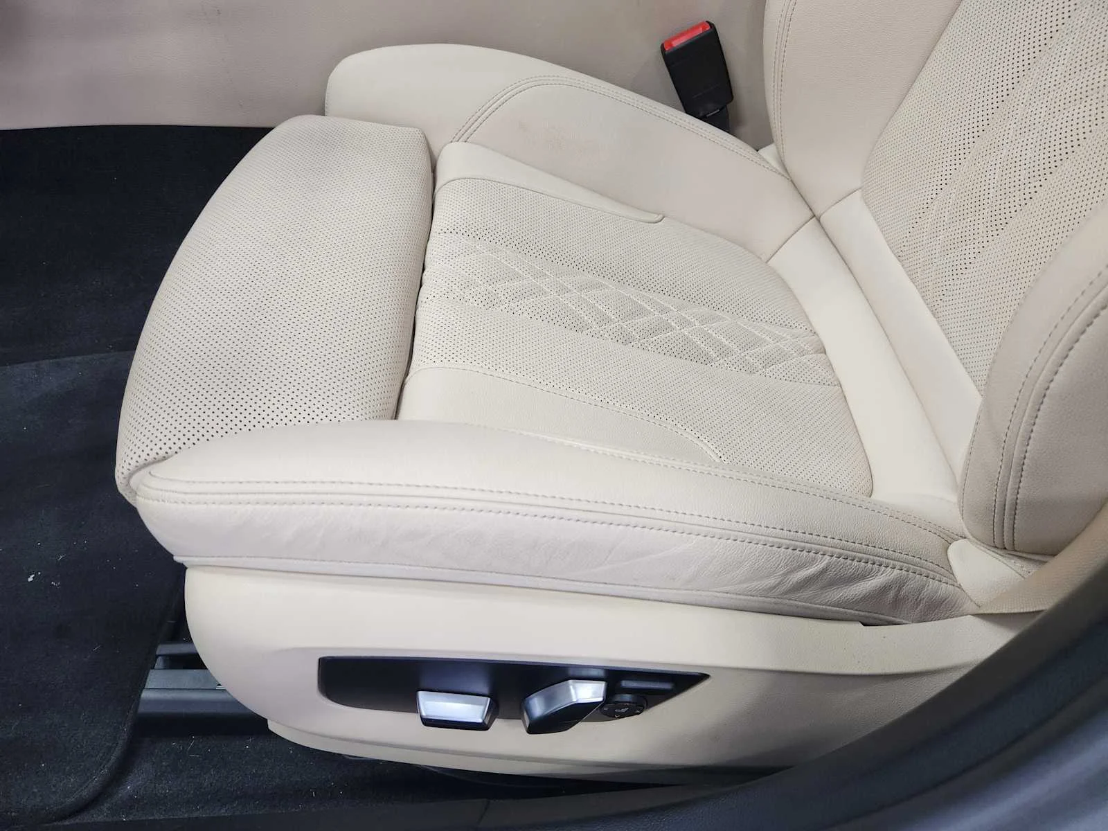 Certified Used 2023 Mineral White Metallic BMW 530i image 16