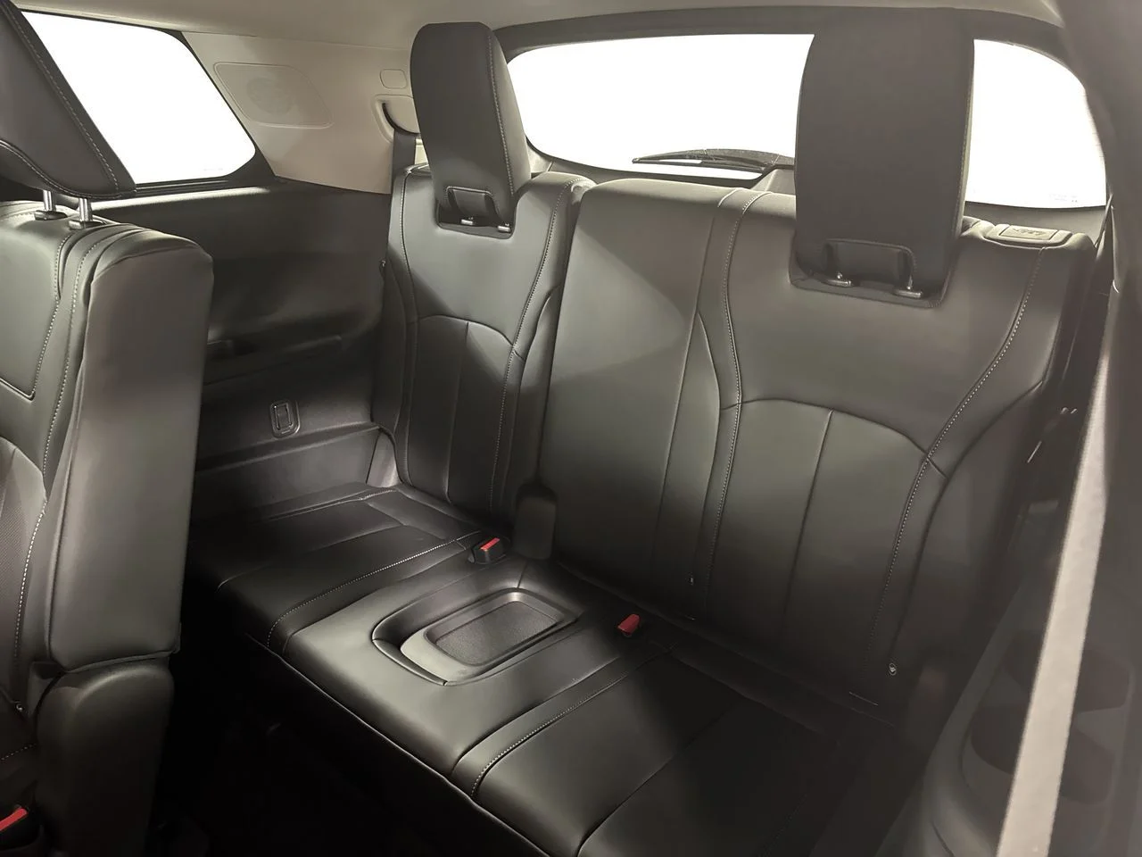 Certified Used 2026 White INFINITI LUXE image 31