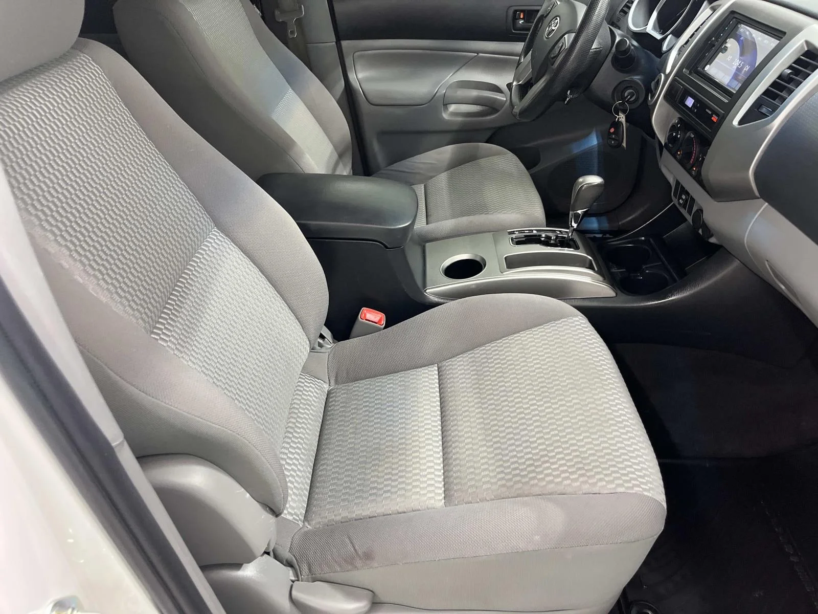 Used 2014 Super White Toyota Double Cab SR5 4.0L V6 4x4 image 30