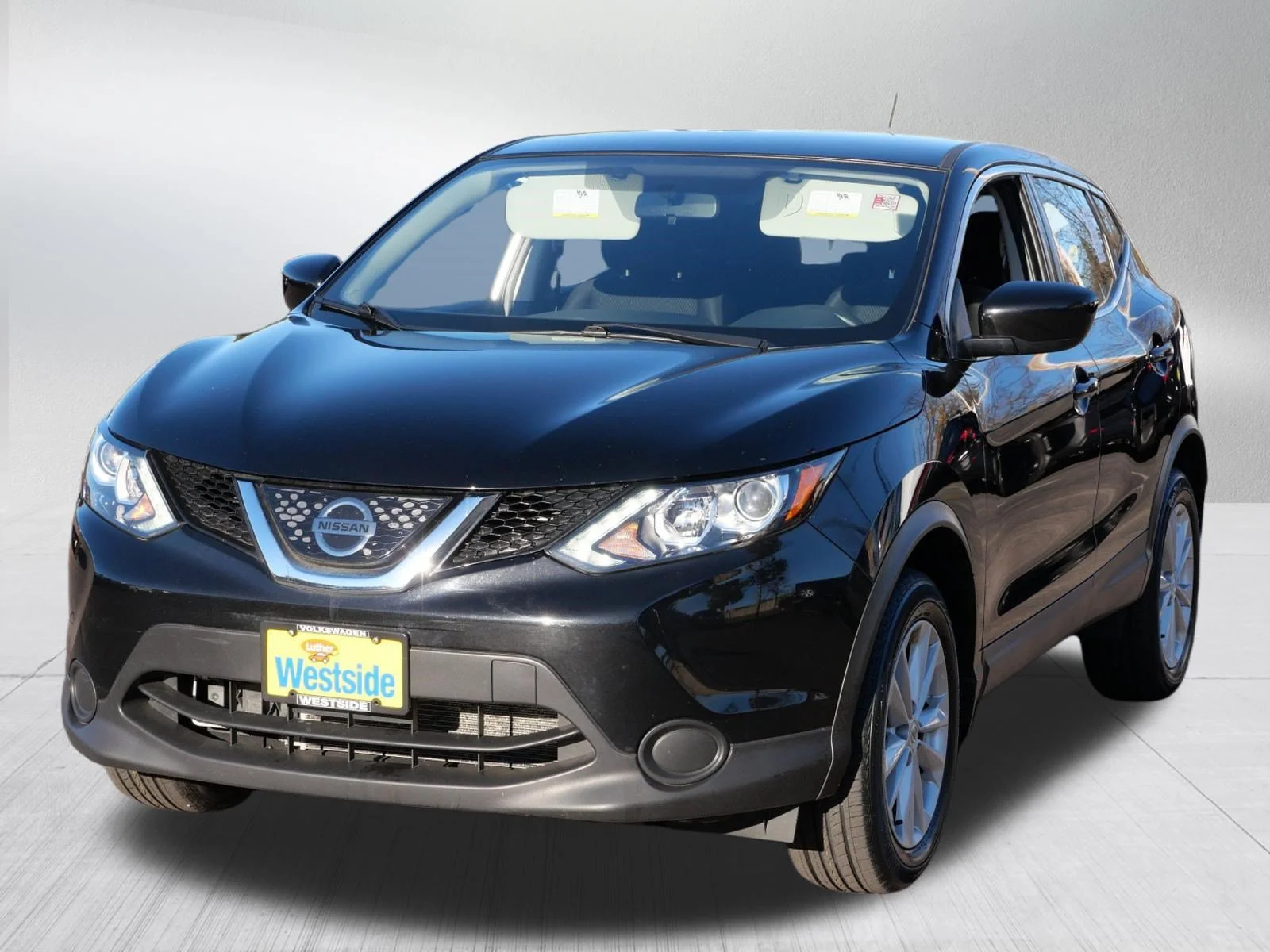 Used 2018 Nissan Rogue Sport S with VIN JN1BJ1CR1JW268675 for sale in St. Louis Park, MN