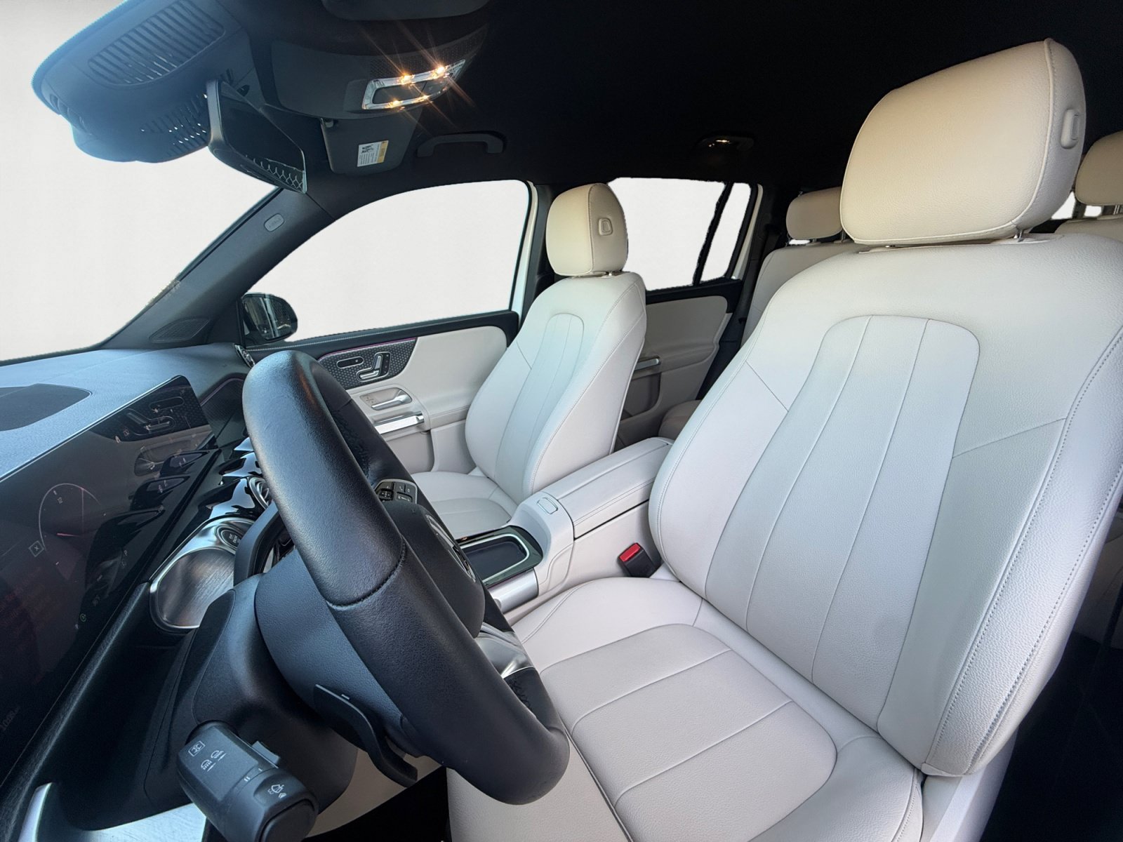 Used 2025 Polar White Mercedes-Benz GLB 250 image 10