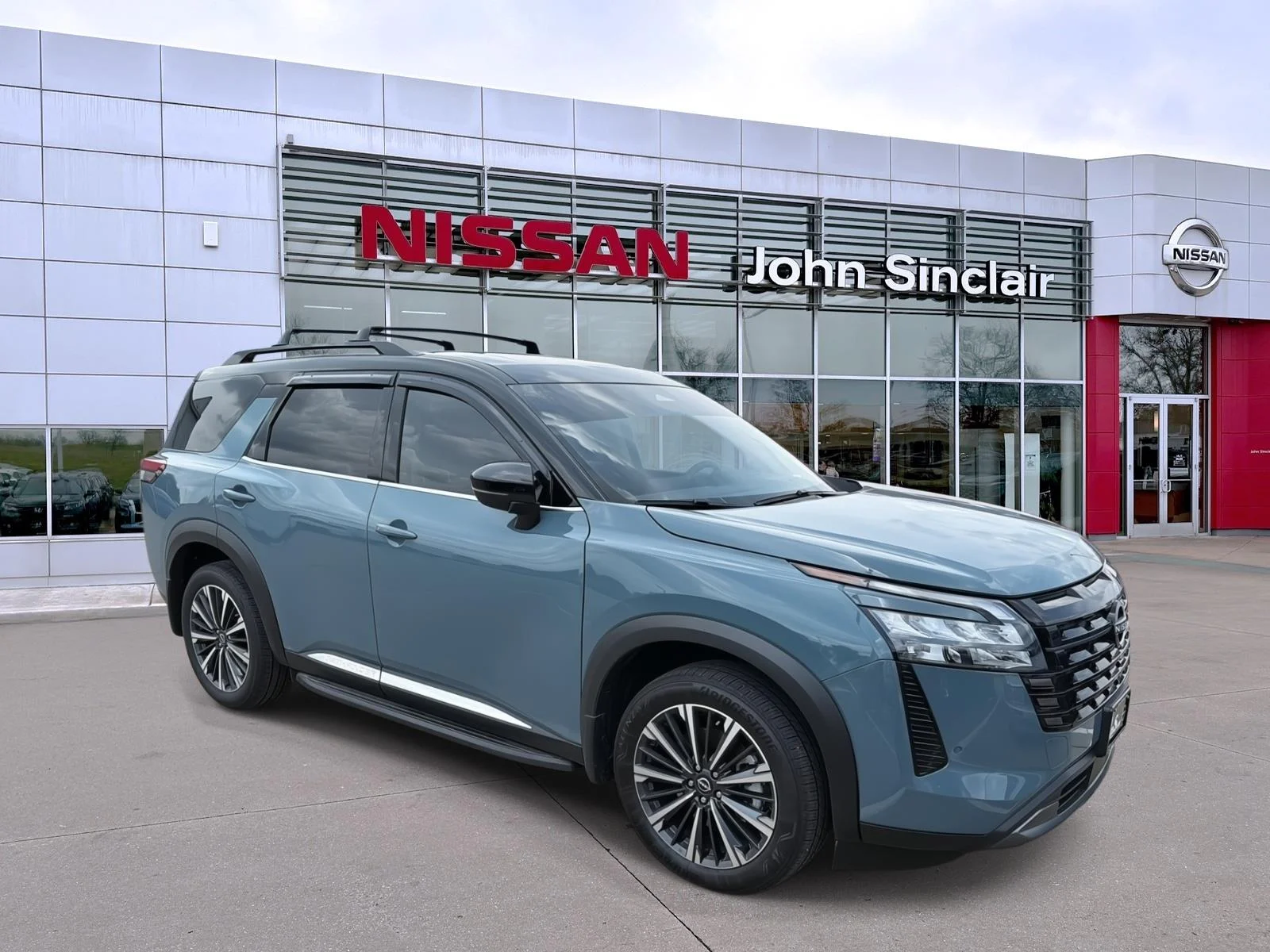 2026 Nissan Pathfinder Platinum 4WD's photo