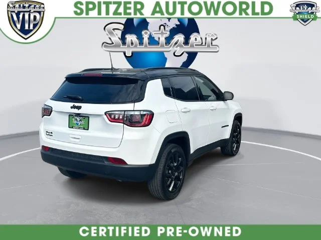 Used 2023 White Jeep Latitude image 10