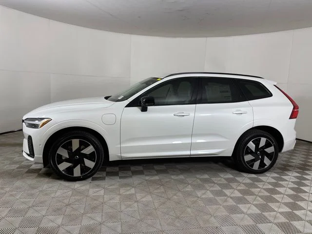 Certified Used 2024 Crystal White Volvo Plus image 7