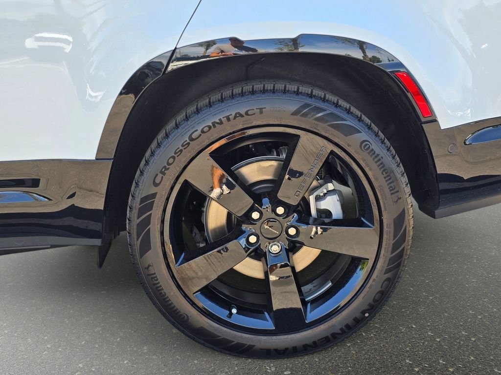 New 2026 Fuji White LAND ROVER X-Dynamic SE image 37