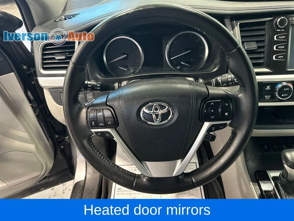Used 2018 Gray Toyota XLE image 19