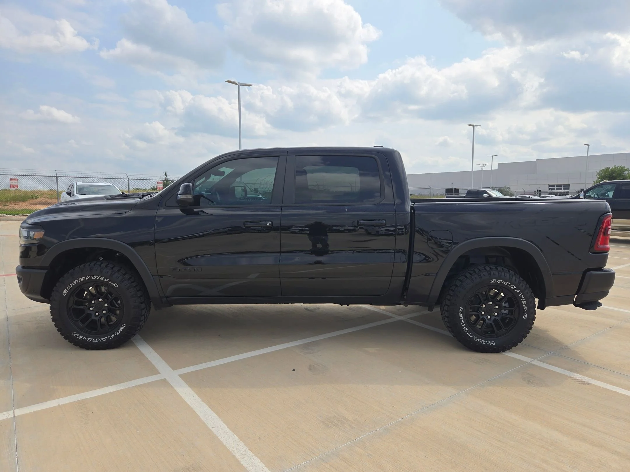 New 2026 Diamond Black Crystal Pearl-Coat Exterior Paint RAM Rebel image 6