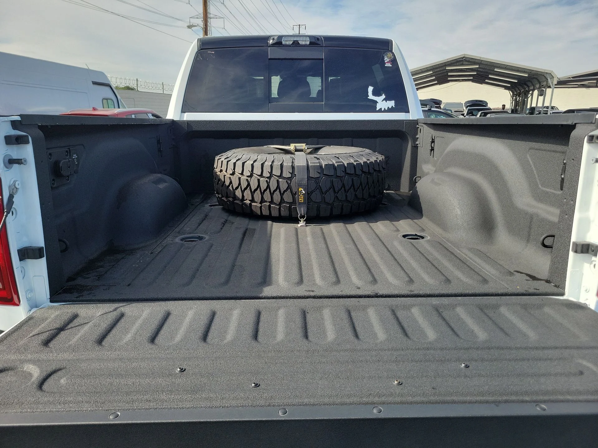 Used 2025 White Ram Laramie image 32