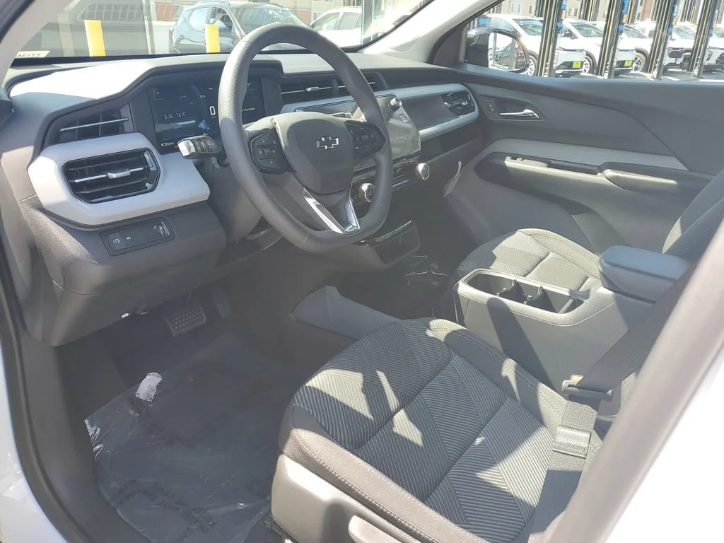 2027 Chevrolet Bolt LT - Photo 18