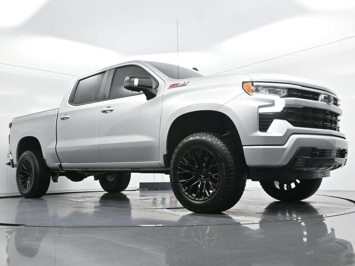 Used 2022 Silver Ice Metallic Chevrolet RST image 43