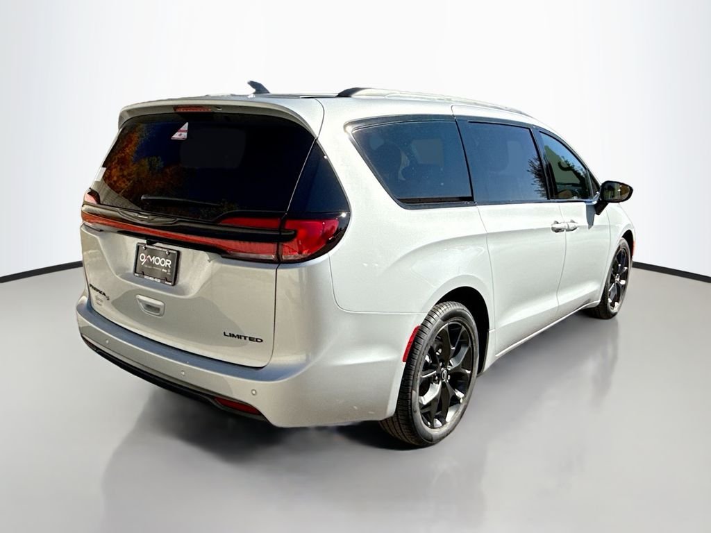New 2026 Silver Mist Clear-Coat Exterior Paint Chrysler Limited image 4