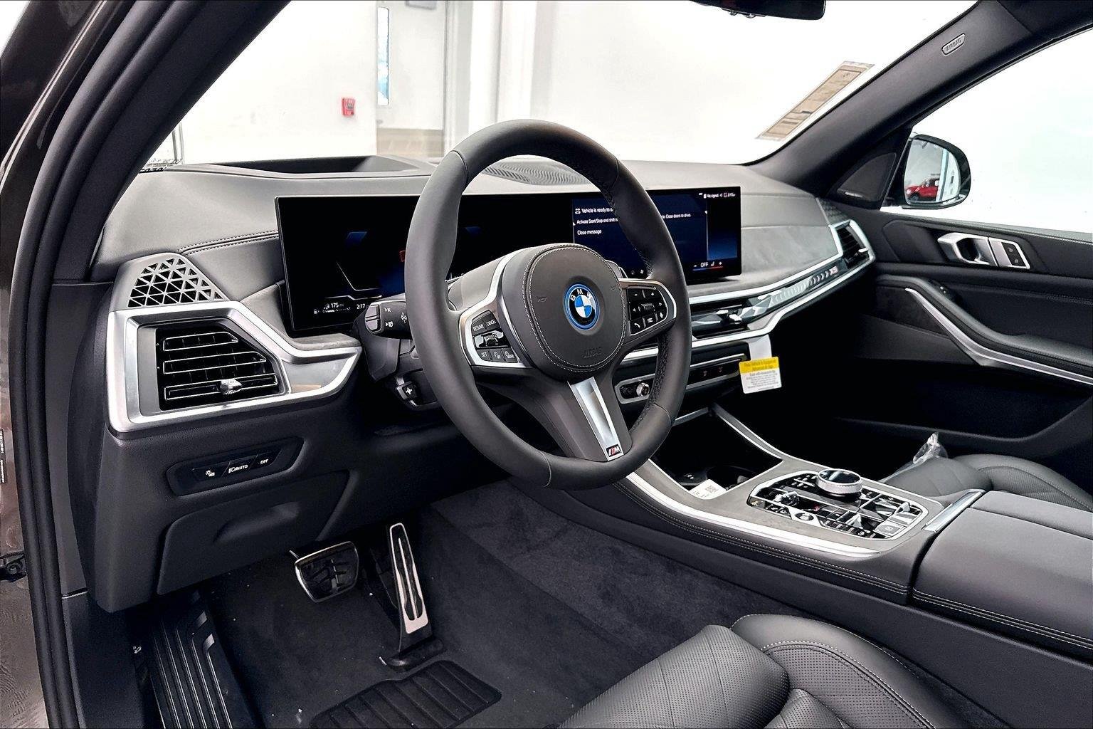 New 2026 Manhattan Green Metallic BMW xDrive50e image 23