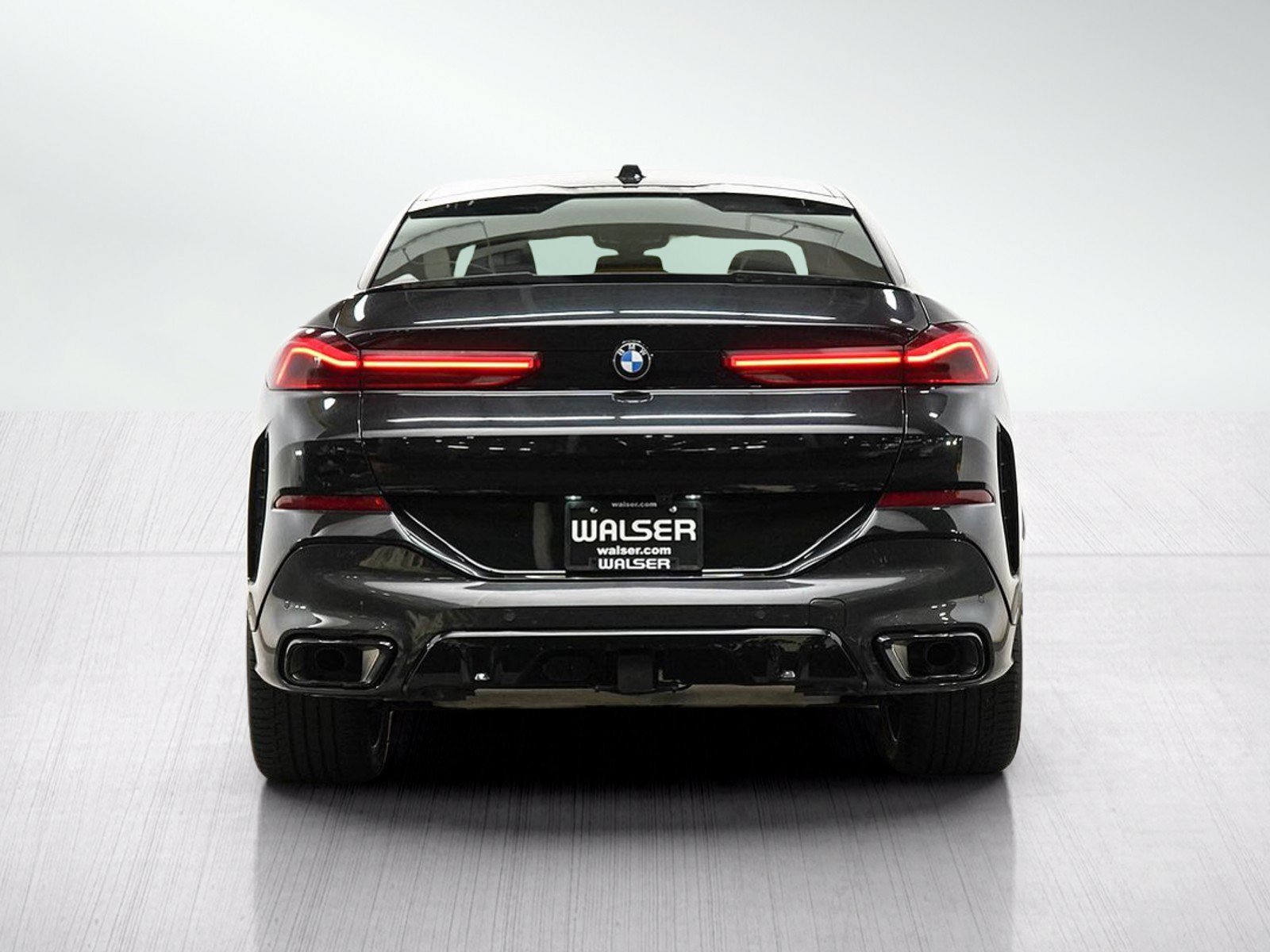Used 2024  BMW xDrive40i Sports Activity Coupe image 4