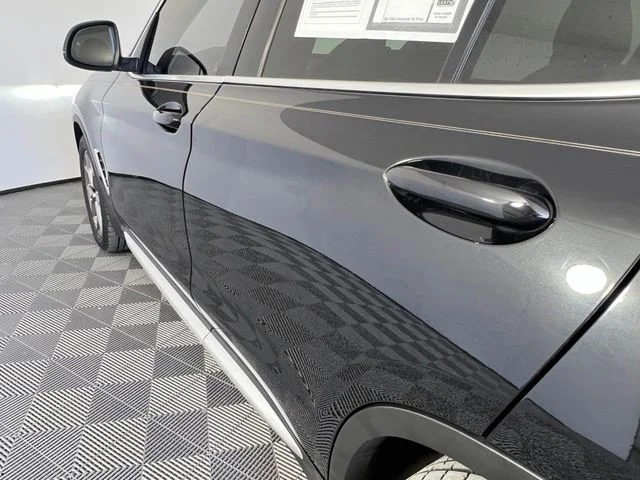 Used 2022 Black BMW sDrive30i image 10
