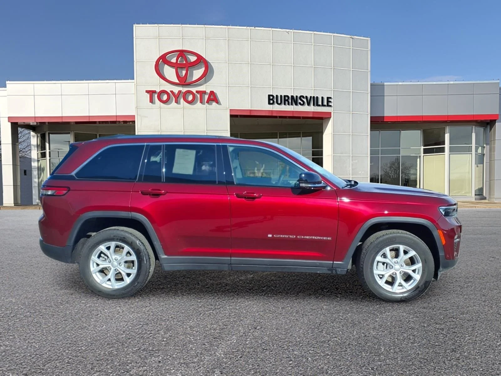 Used 2024 Jeep Grand Cherokee Limited with VIN 1C4RJHBG5RC698713 for sale in Burnsville, Minnesota