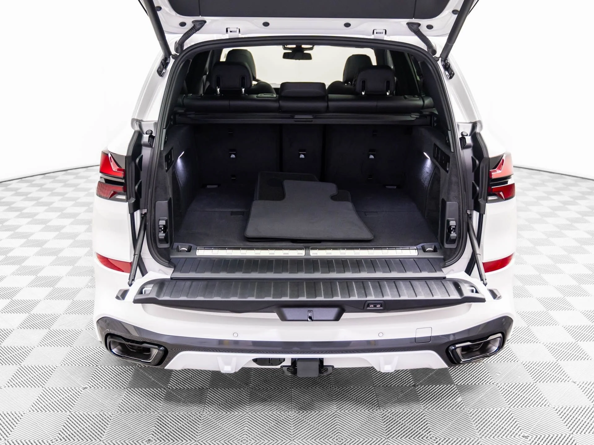 New 2026 White BMW xDrive50e image 33