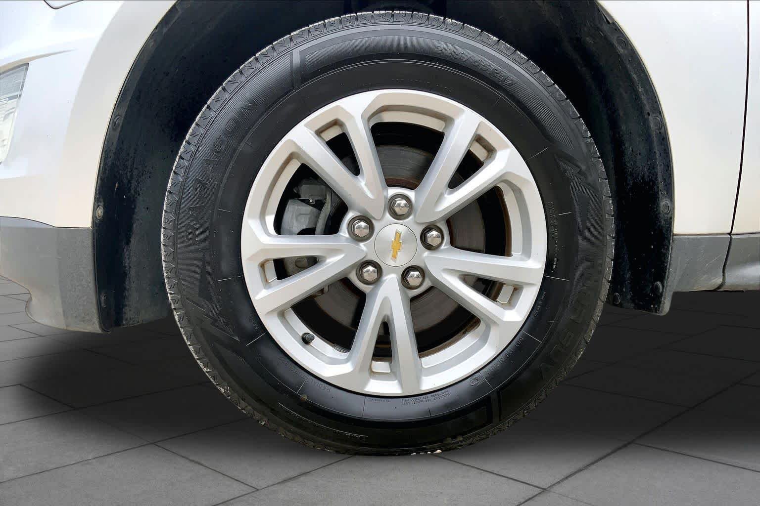 Used 2017 Silver Ice Metallic Chevrolet LT image 10