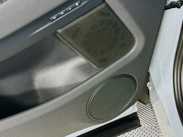 New 2026 Arroios Grey Land Rover S image 21