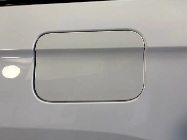 Used 2023 White/off-white Jeep Altitude image 11