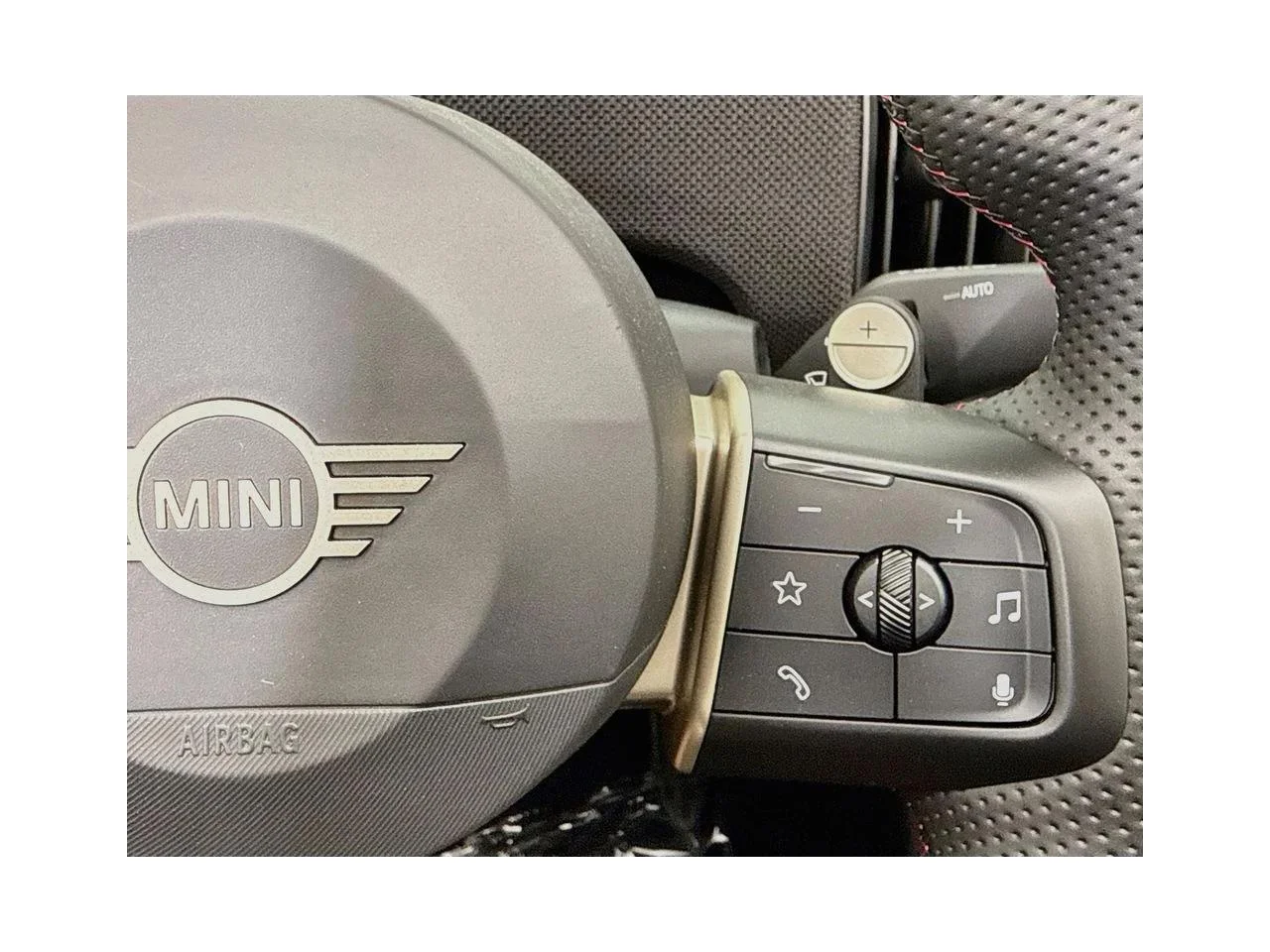 New 2026 Midnight Black II Metallic MINI ICONIC image 12