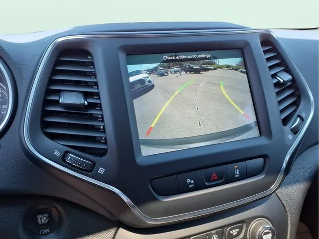 Used 2021 Beige Jeep Latitude Lux image 24