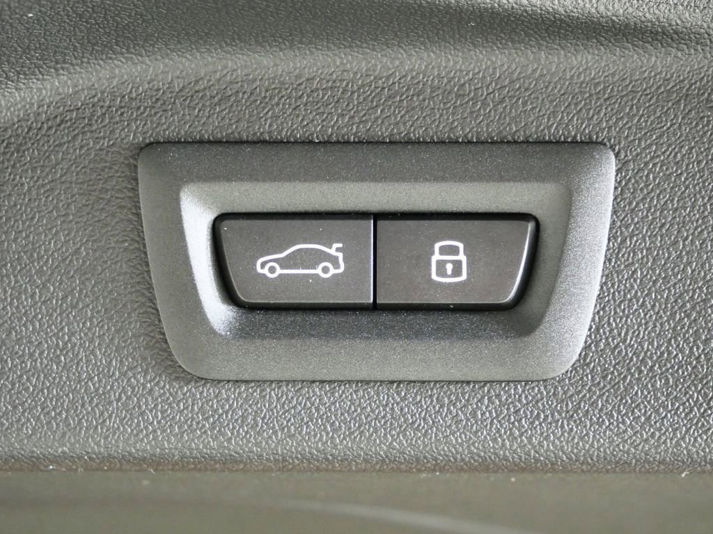 Used 2026 Skyscraper Grey Metallic BMW xDrive40i image 33