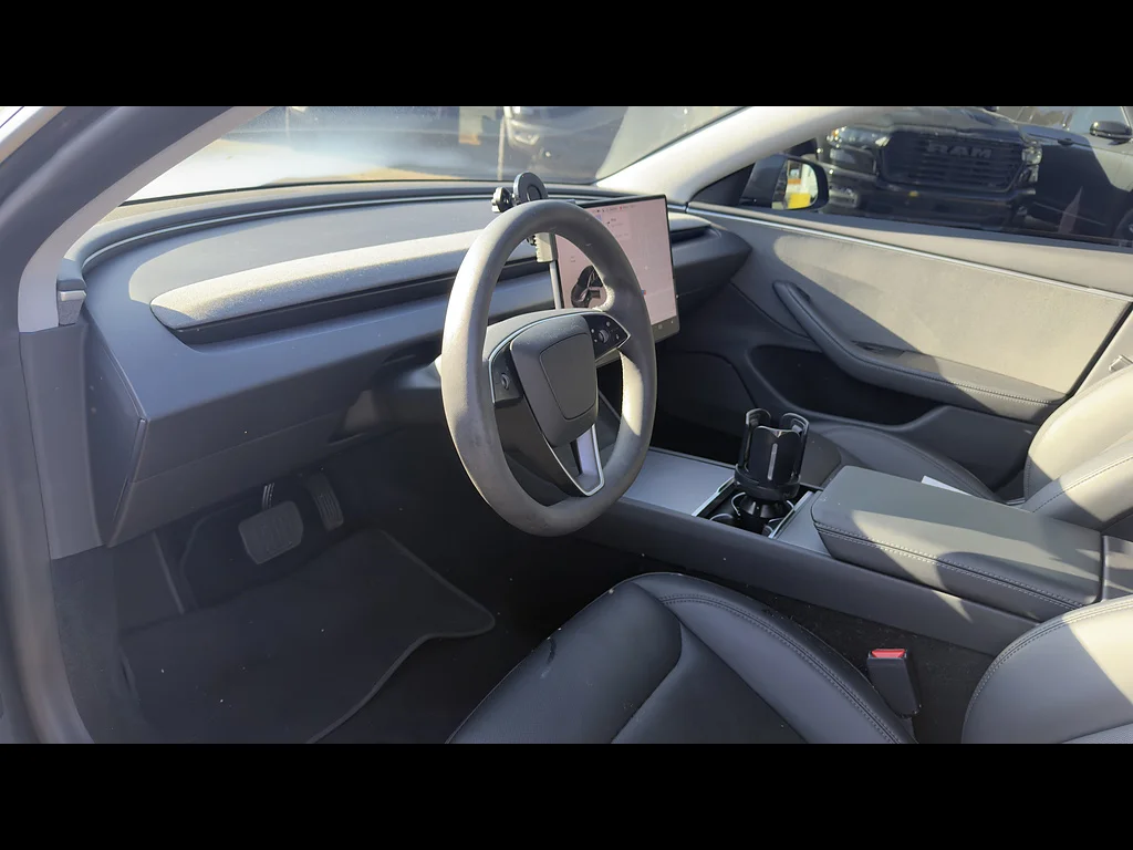 Used 2025  Tesla Long Range image 5
