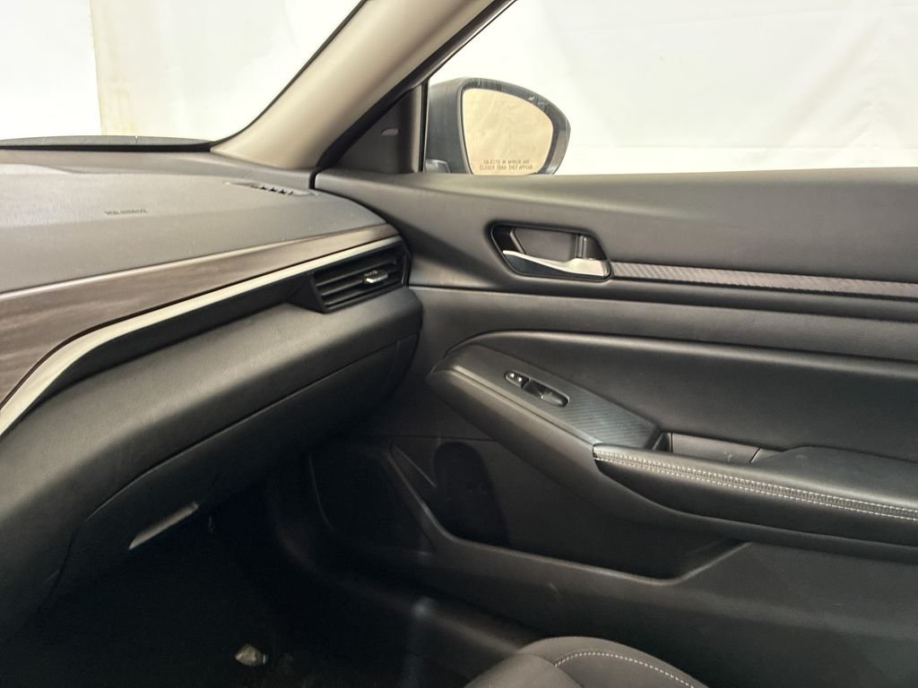 Used 2024 Silver Nissan 2.5 SV image 29