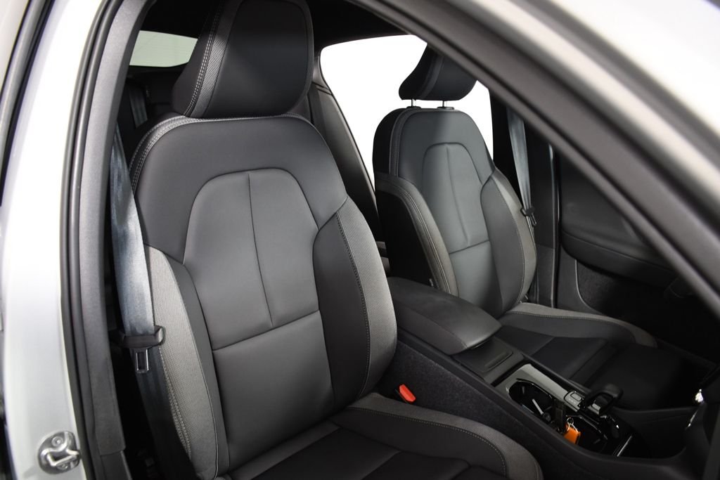 Used 2023 Silver Dawn Metallic Volvo Twin Core image 20