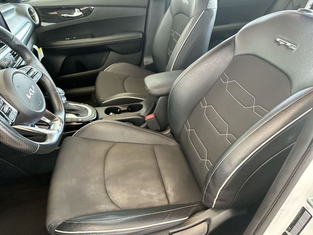 Used 2023 White Kia GT-Line image 15
