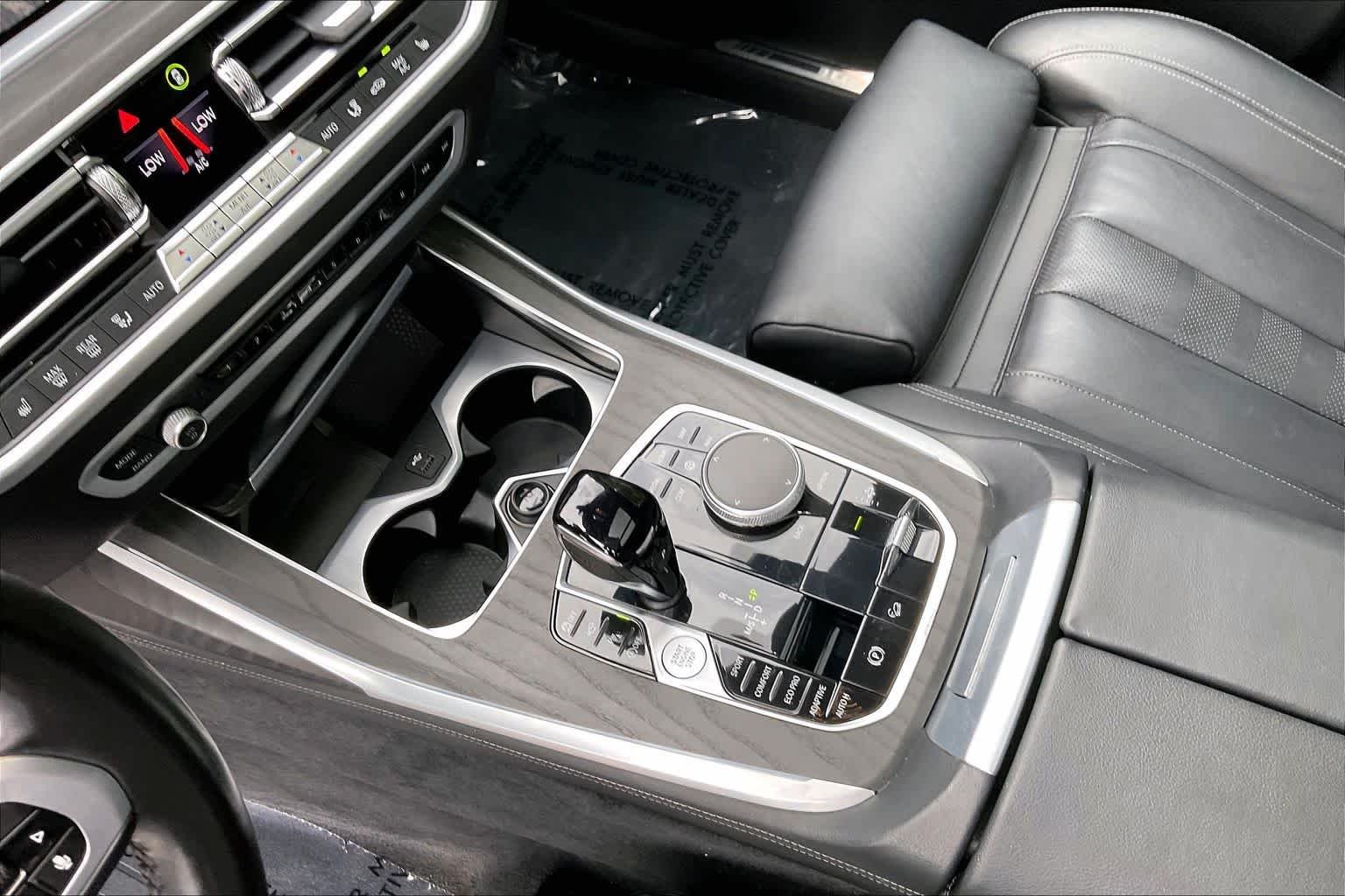 Used 2022 Black Sapphire Metallic BMW M50i image 16