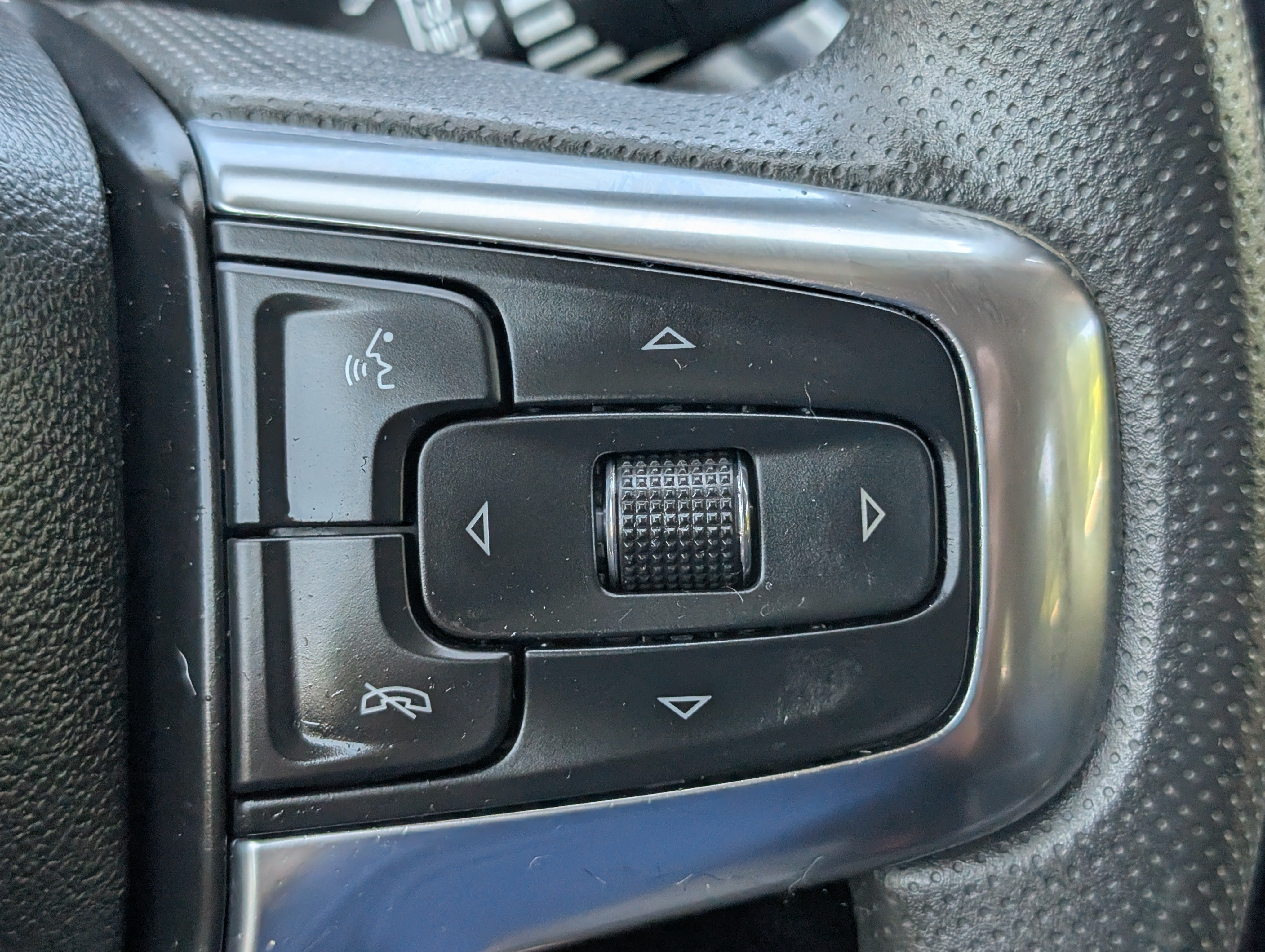 Used 2024 Summit White Chevrolet LT image 14