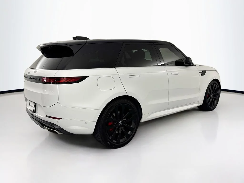 Used 2025 White Land Rover Dynamic SE image 5
