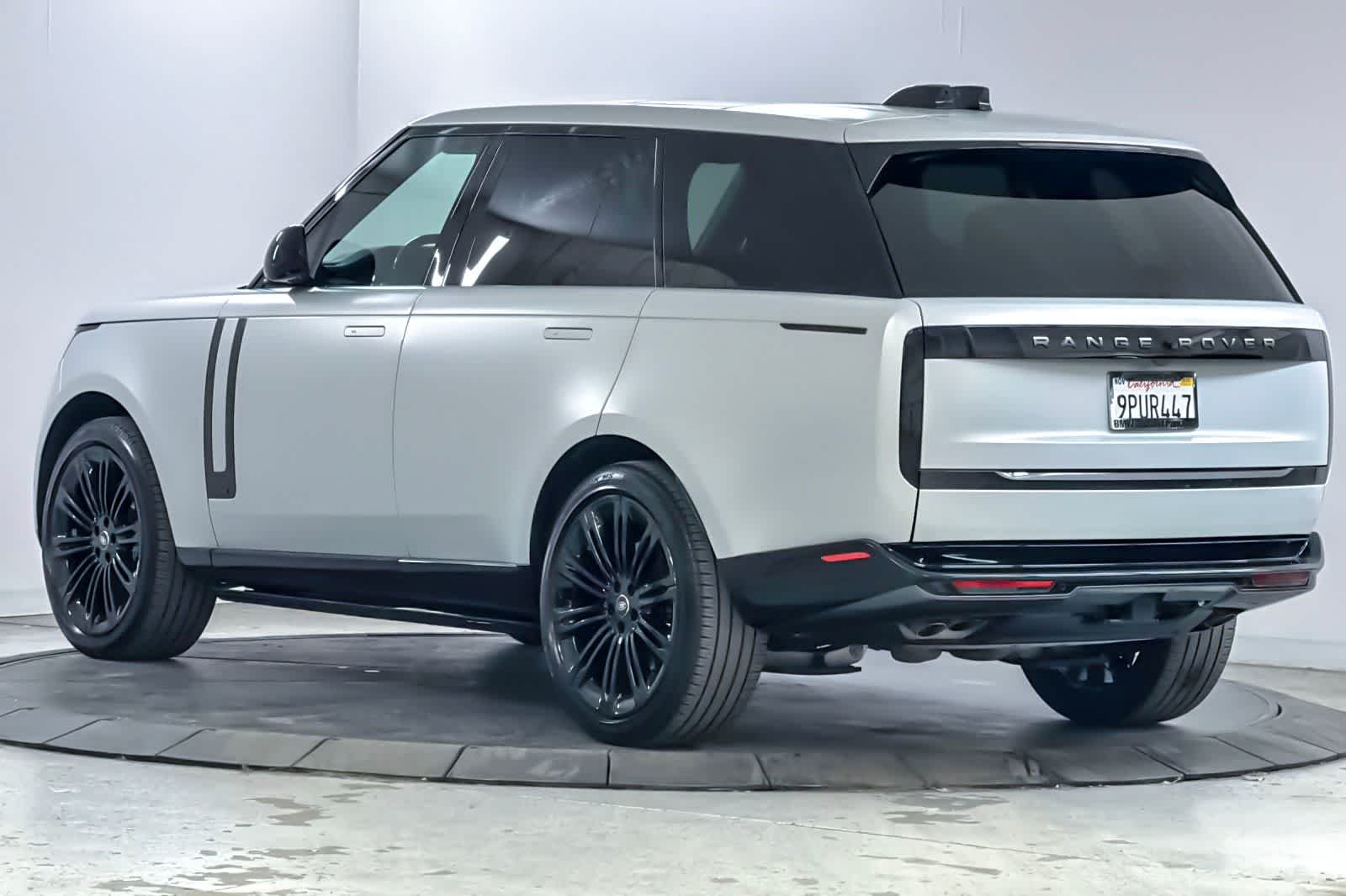 Used 2025  Land Rover Autobiography image 6